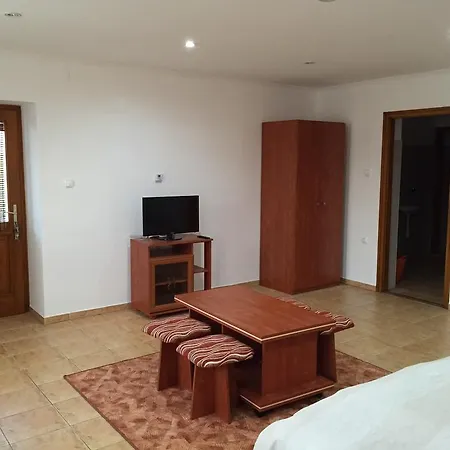 Tamara Hartai Vendeghaz Harta